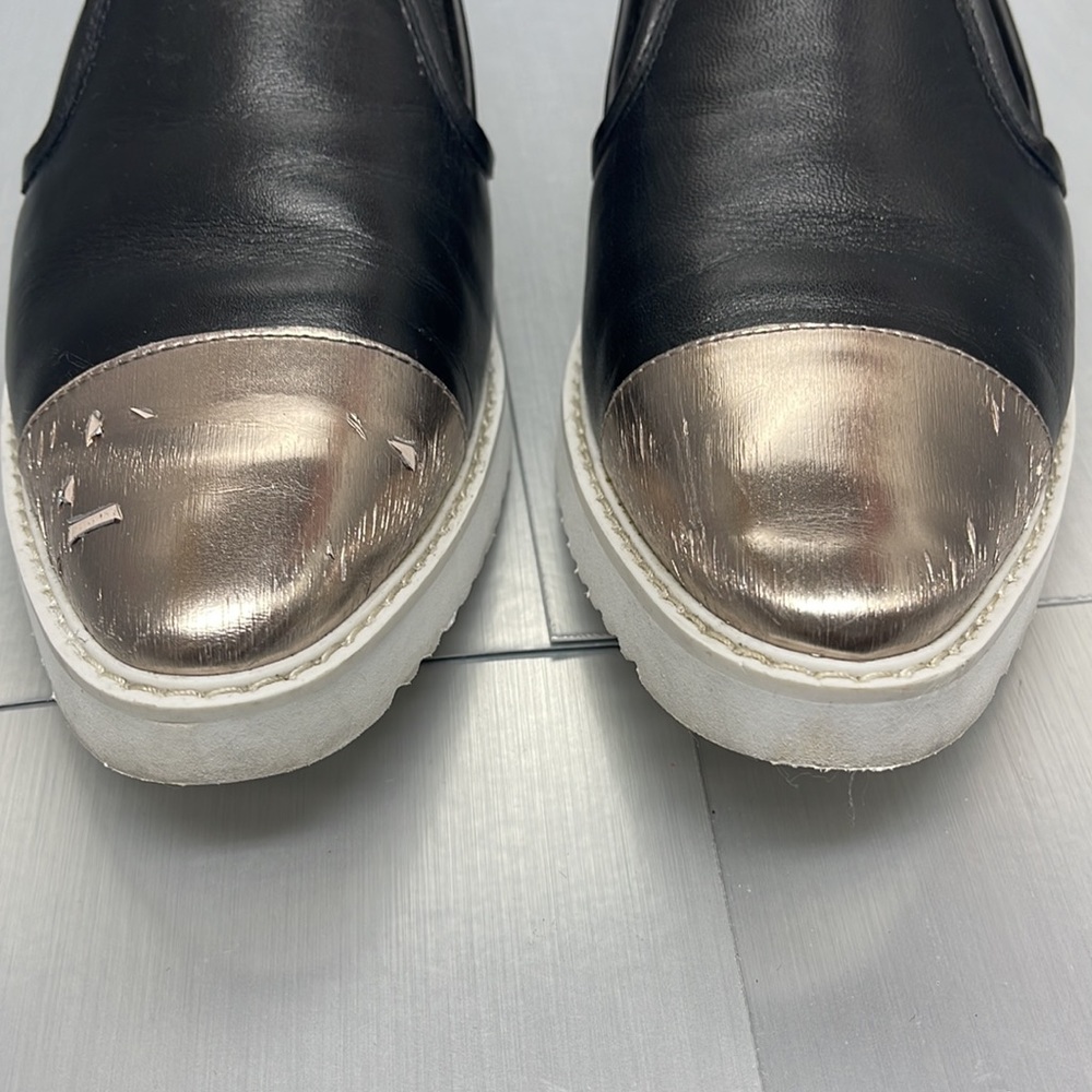 Gently used Karl Lagerfeld Paris Nappa Loafer Black/Gold 6.5 - Picture 6 of 8